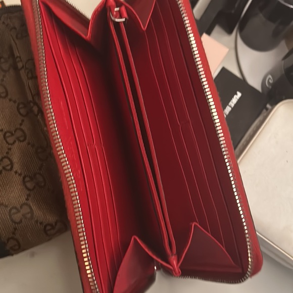Alexander McQueen Red Long zip around wallet with skull tab. - Picture 6 of 9